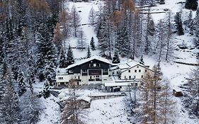 Waldhotel Fletschhorn Panoramic Retreat in Saas Fee